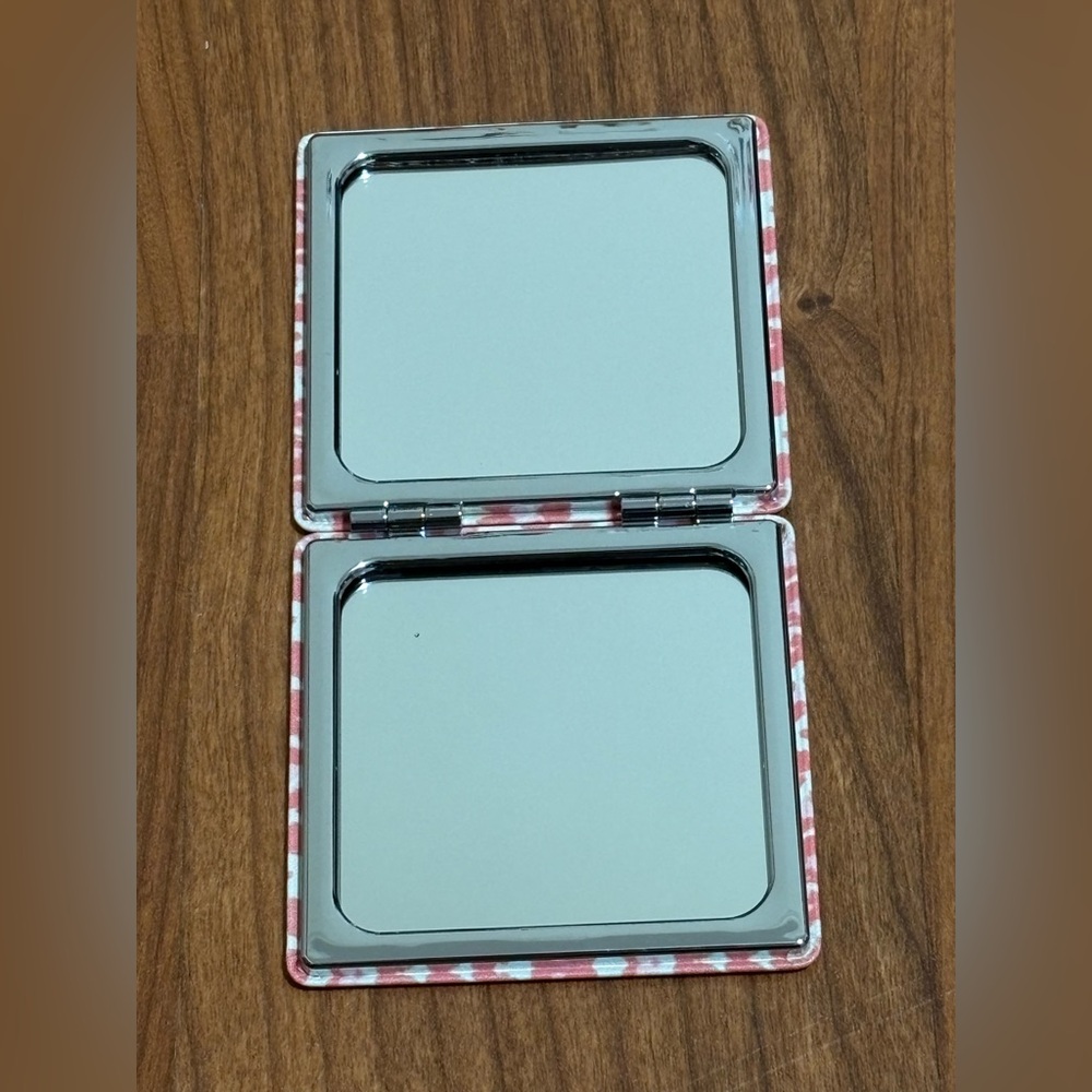 NEW Pink Leopard Print Compact Mirror - Picture 3 of 4